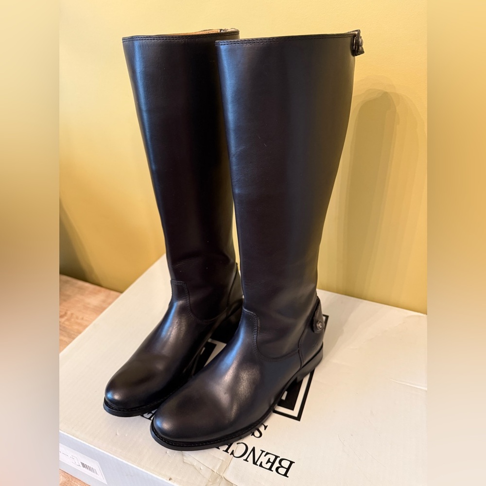 EXCELLENT condition! Frye Melissa Button Zip in black